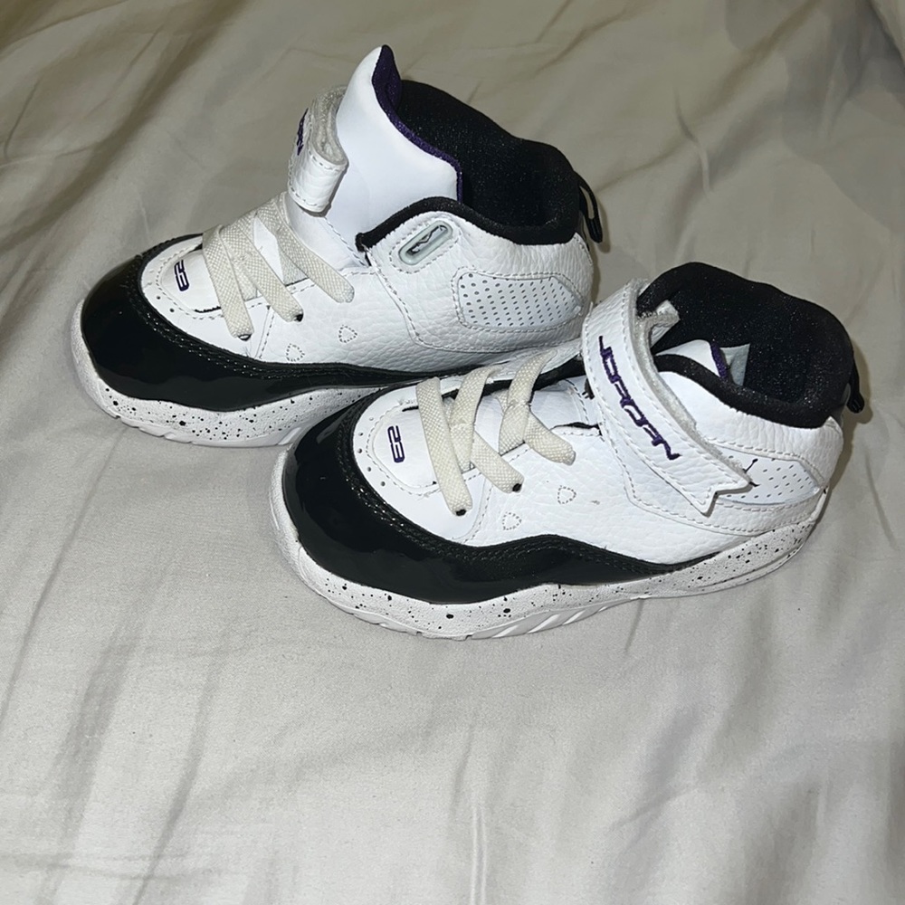 Kids sneakers
